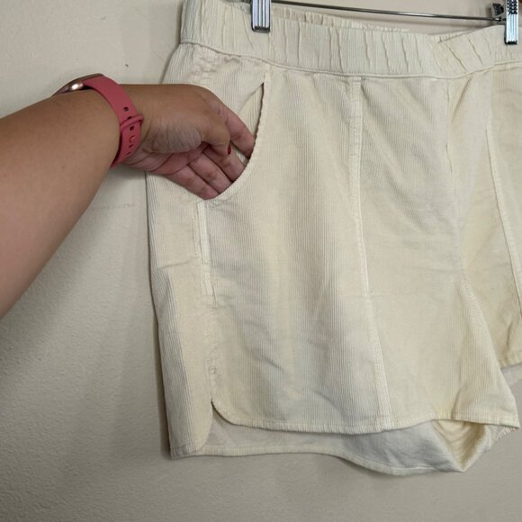 MADEWELL Free & Free Corduroy Elastic Waist Pull On Shorts With Pockets Cream XL - Picture 4 of 11